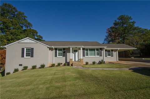 Photo of 312 HILLCREST Avenue, Opelika, AL 36801 (MLS # 177456)