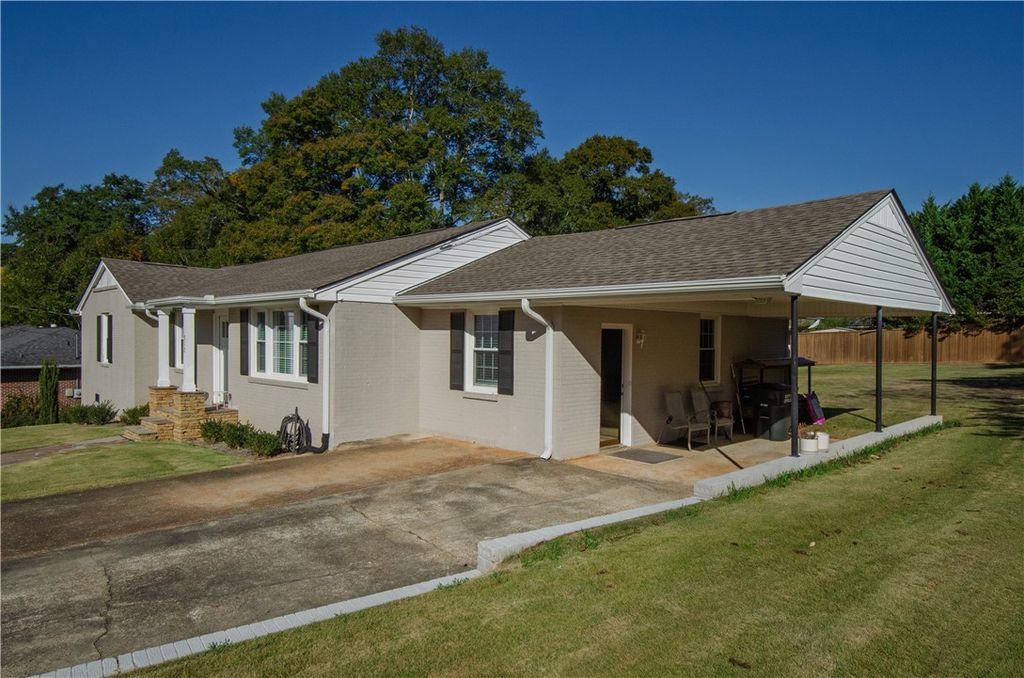 Photo of 312 HILLCREST Avenue, Opelika, AL 36801 (MLS # 177456)