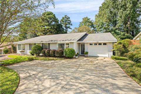 Photo of 2124 HAMILTON PLACE NORTH PL, Opelika, AL 36801 (MLS # 182322)