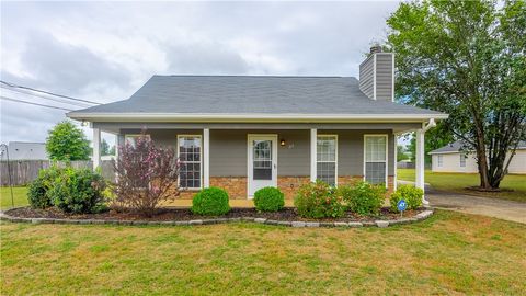 Photo of 34 Farmbrook Drive, Ft Mitchell, AL 36856 (MLS # 177328)