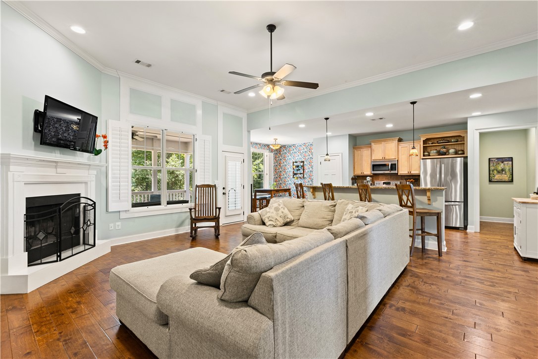 4112 CREEKVIEW Court