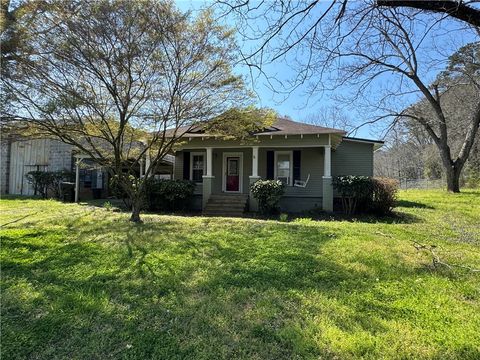 Photo of 1533 MAIN Street, Roanoke, AL 36274 (MLS # 179466)