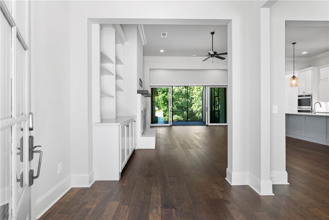 992 FAIRVIEW Drive