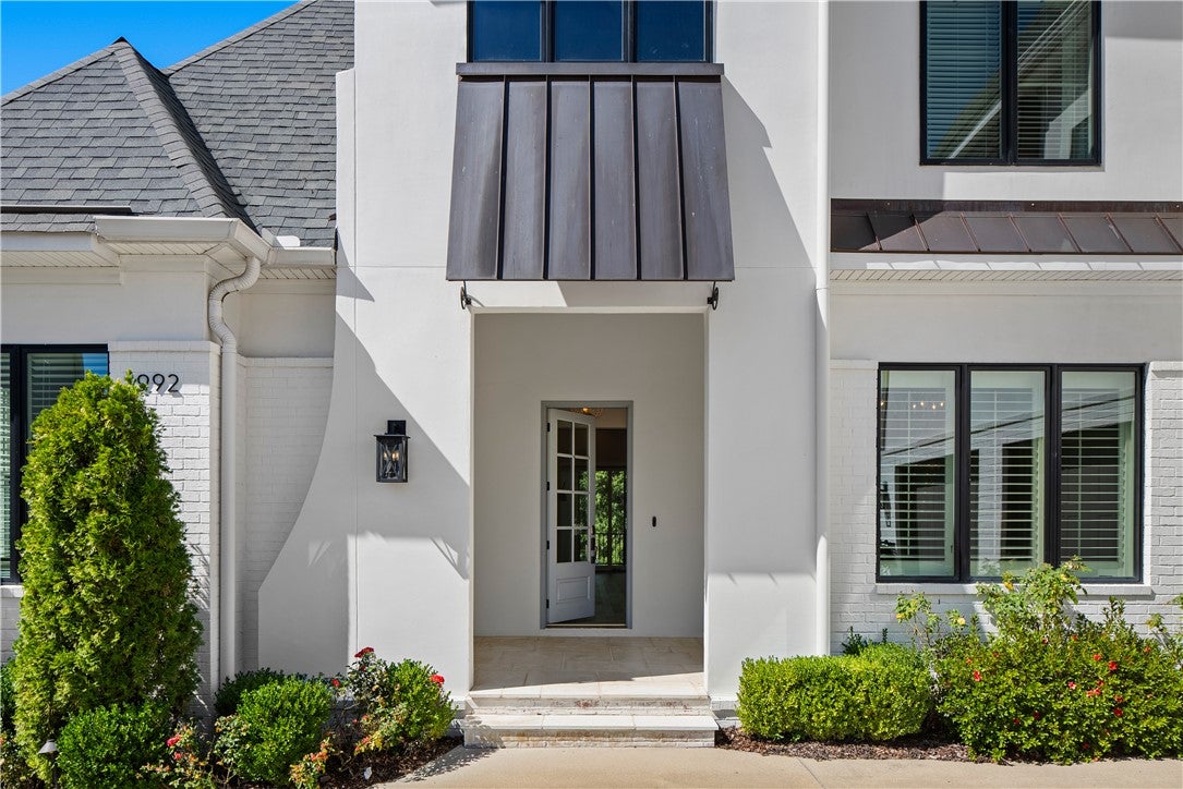992 FAIRVIEW Drive