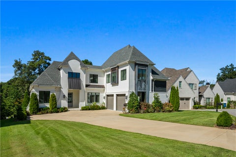 Photo of 992 FAIRVIEW Drive, Auburn, AL 36830 (MLS # 178208)