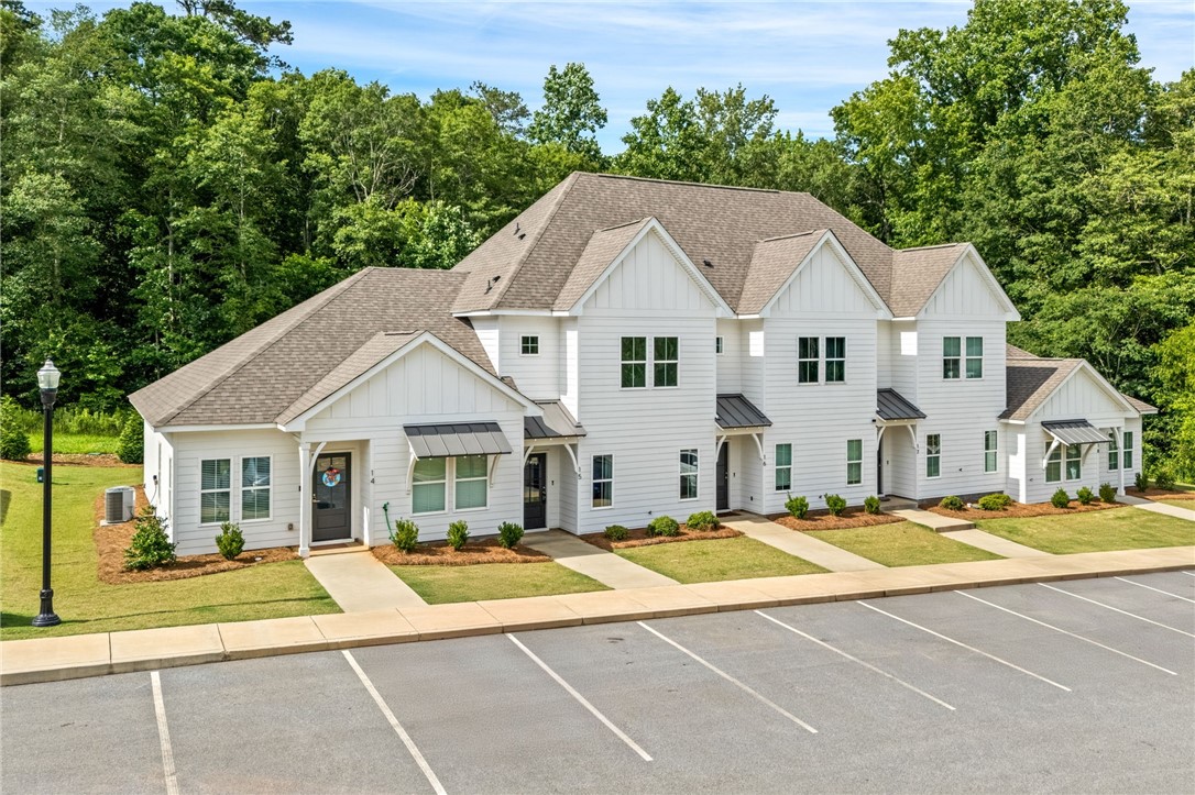 630 VILLAGE Drive 15