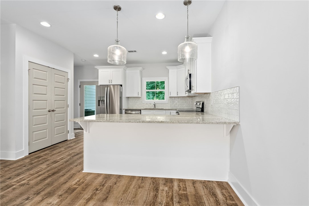 630 VILLAGE Drive 15