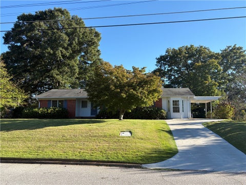 Photo of 209 ETOWAH Avenue, Opelika, AL 36801 (MLS # 182692)
