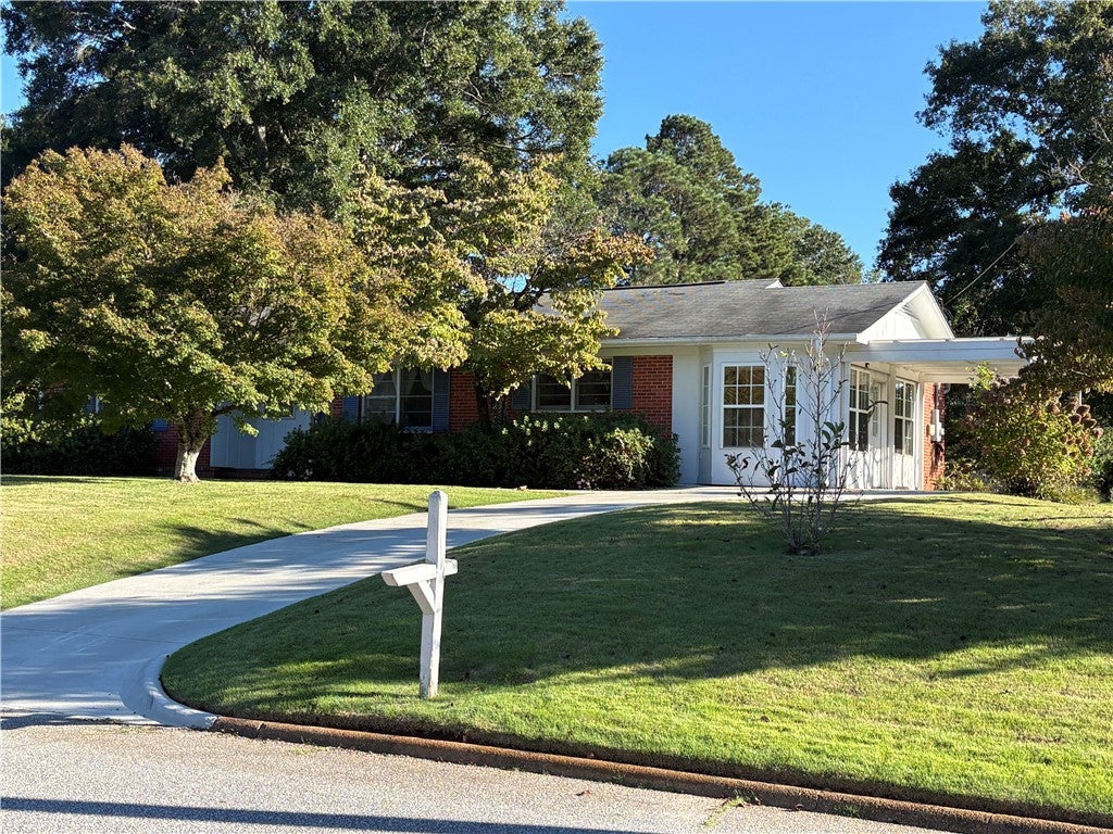 Photo of 209 ETOWAH Avenue, Opelika, AL 36801 (MLS # 182692)