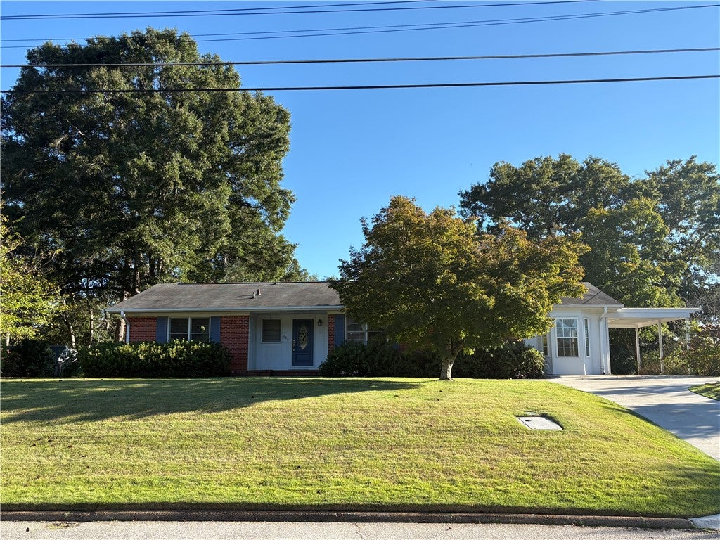 Photo of 209 ETOWAH Avenue, Opelika, AL 36801 (MLS # 182692)