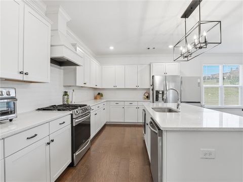 Photo of 2502 FOUNTAINVIEW Court, Auburn, AL 36832 (MLS # 179161)