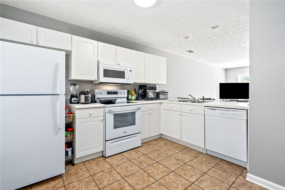 1477 N DONAHUE Drive 502