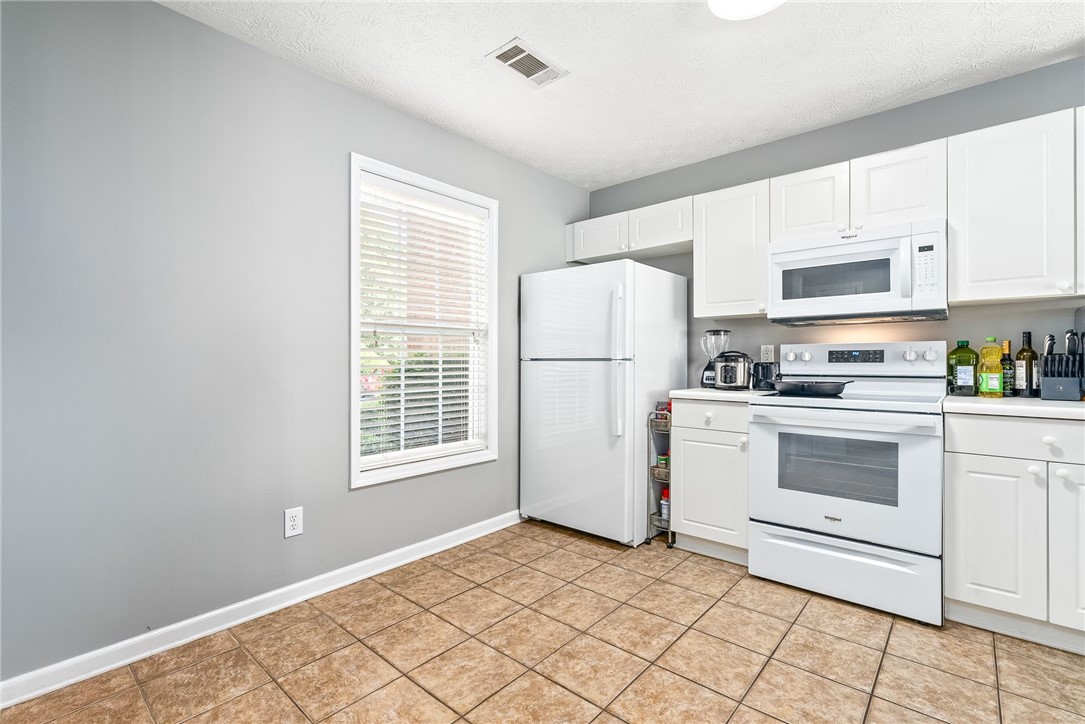 1477 N DONAHUE Drive 502