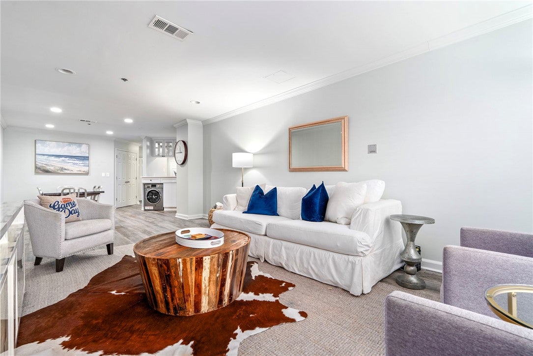 145 E MAGNOLIA Avenue 310