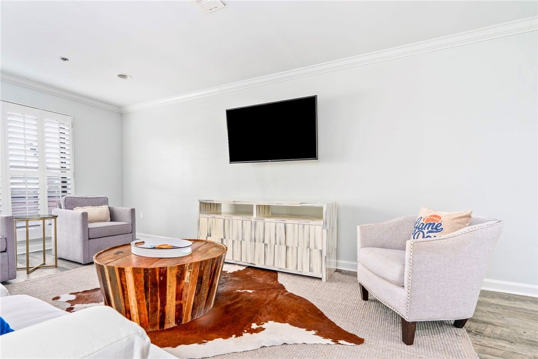 145 E MAGNOLIA Avenue 310