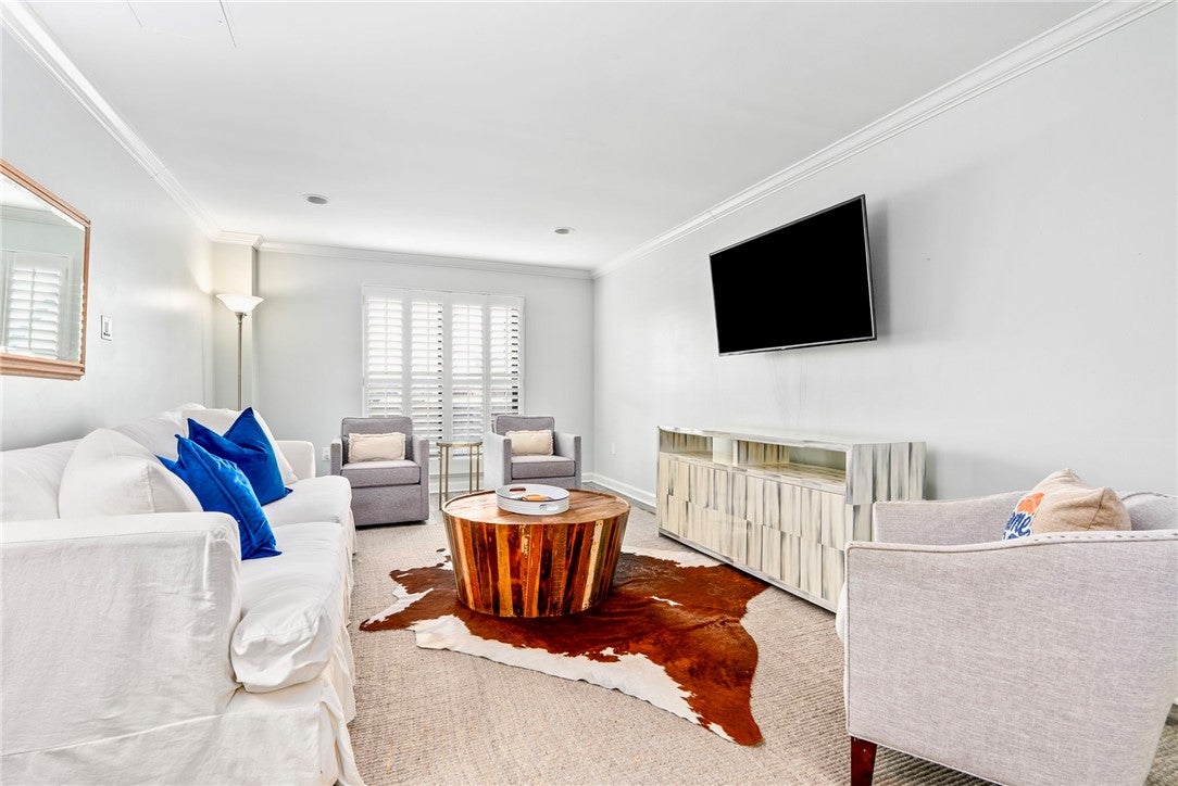 145 E MAGNOLIA Avenue 310