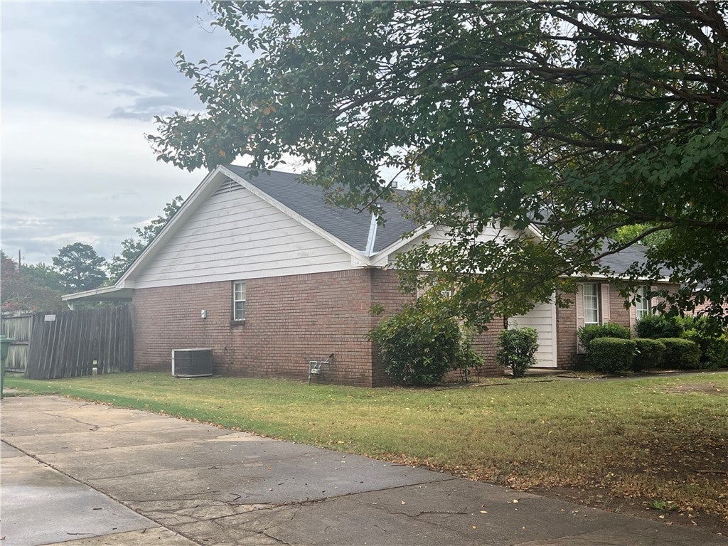 Photo of 1230 WHISPERWOOD Drive, Montgomery, AL 36117 (MLS # 181707)