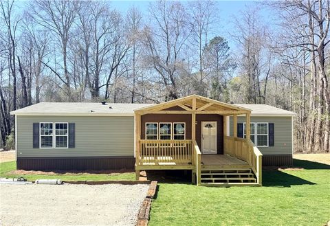 Photo of 640 LEE ROAD 42, Opelika, AL 36804 (MLS # 179138)