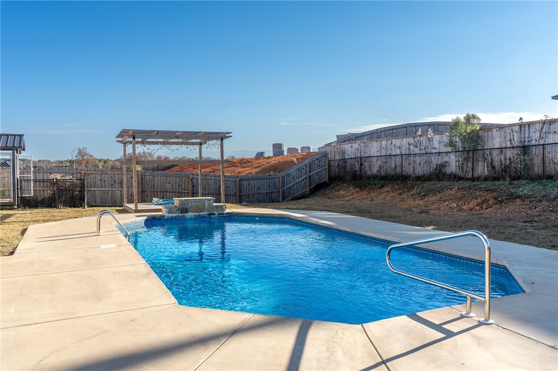 Opelika, Alabama 36804, United States, 5 Bedrooms Bedrooms, ,3 BathroomsBathrooms,Residential,Active,29005