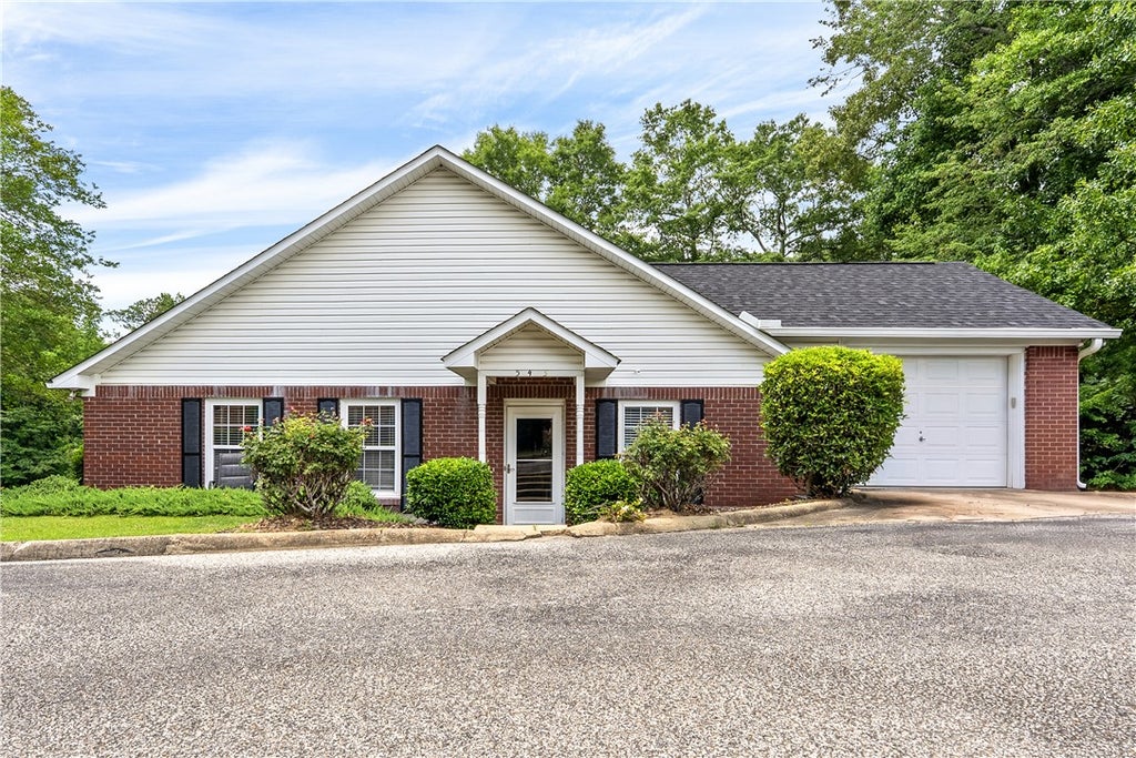 Photo of 543 HOMEWOOD Drive, Auburn, AL 36830 (MLS # 182256)