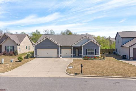 Photo of 2811 JACKSON Street, Opelika, AL 36804 (MLS # 179530)