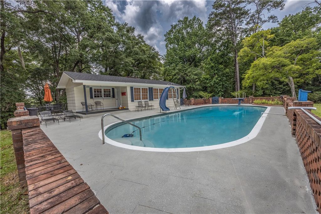 Photo of 406 Saint Francis Road, Eufaula, AL 36027 (MLS # 175270)