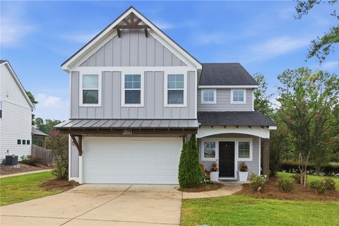 Photo of 2055 MOHICAN Drive, Auburn, AL 36879 (MLS # 181517)