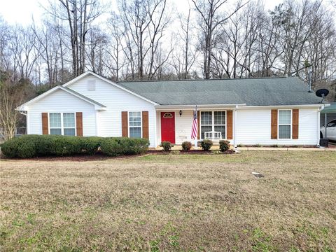 Photo of 1071 COUNTY ROAD 196, Valley, AL 36854 (MLS # 178430)