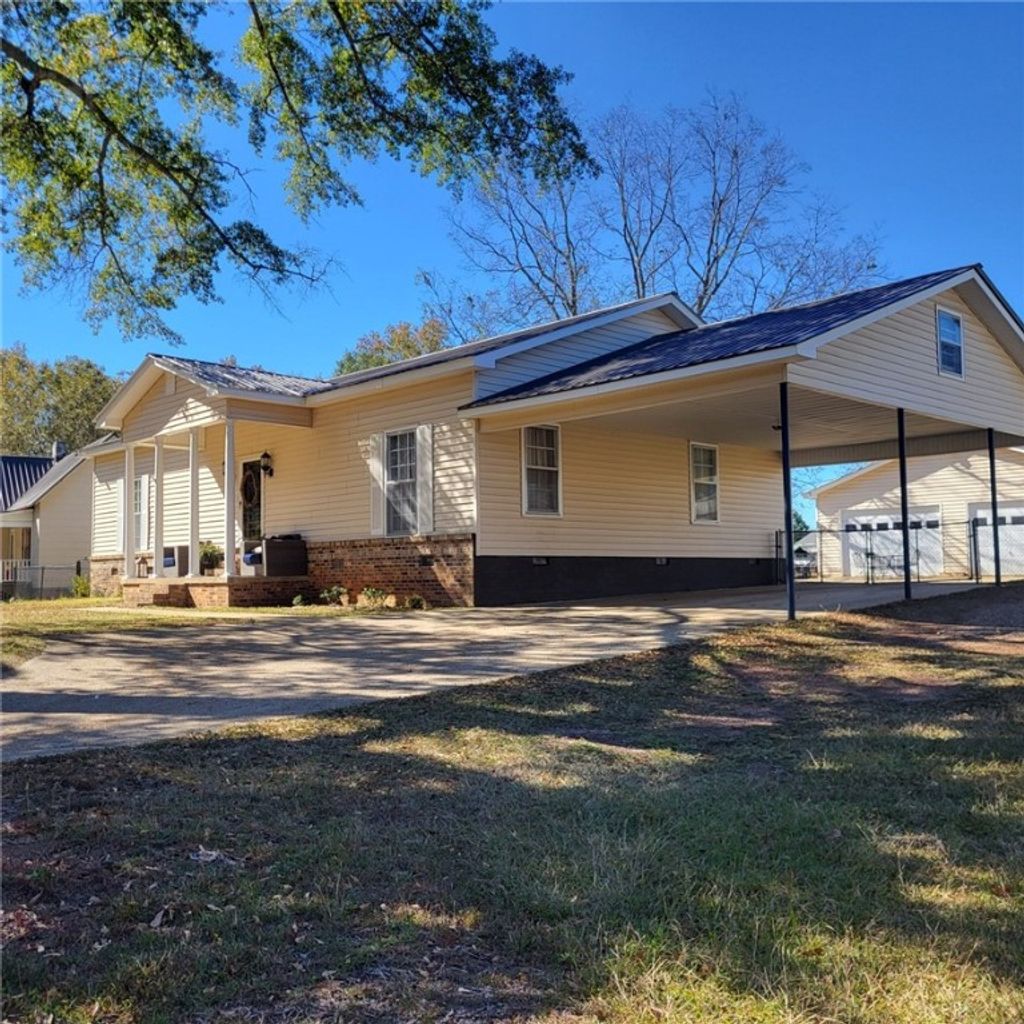 Photo of 313 WILLIAMS Street, Valley, AL 36854 (MLS # 177433)