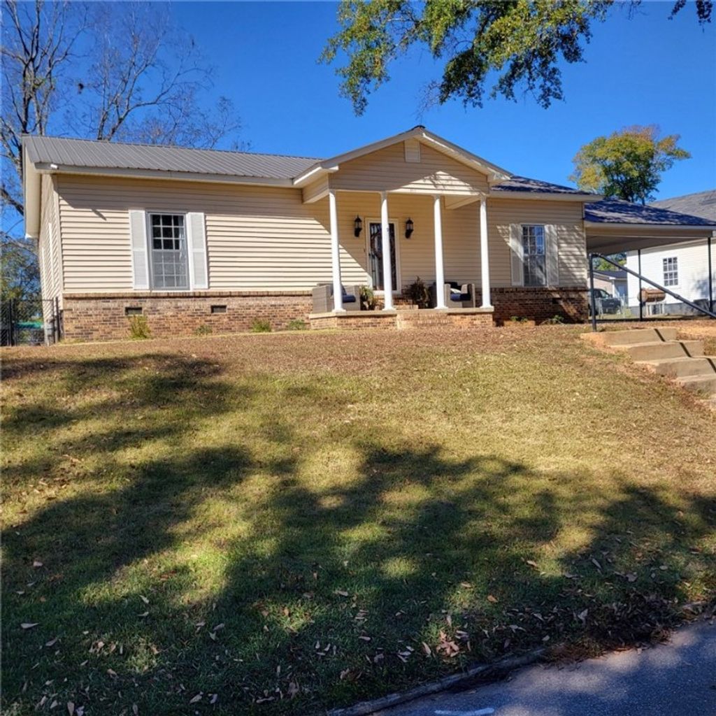 Photo of 313 WILLIAMS Street, Valley, AL 36854 (MLS # 177433)