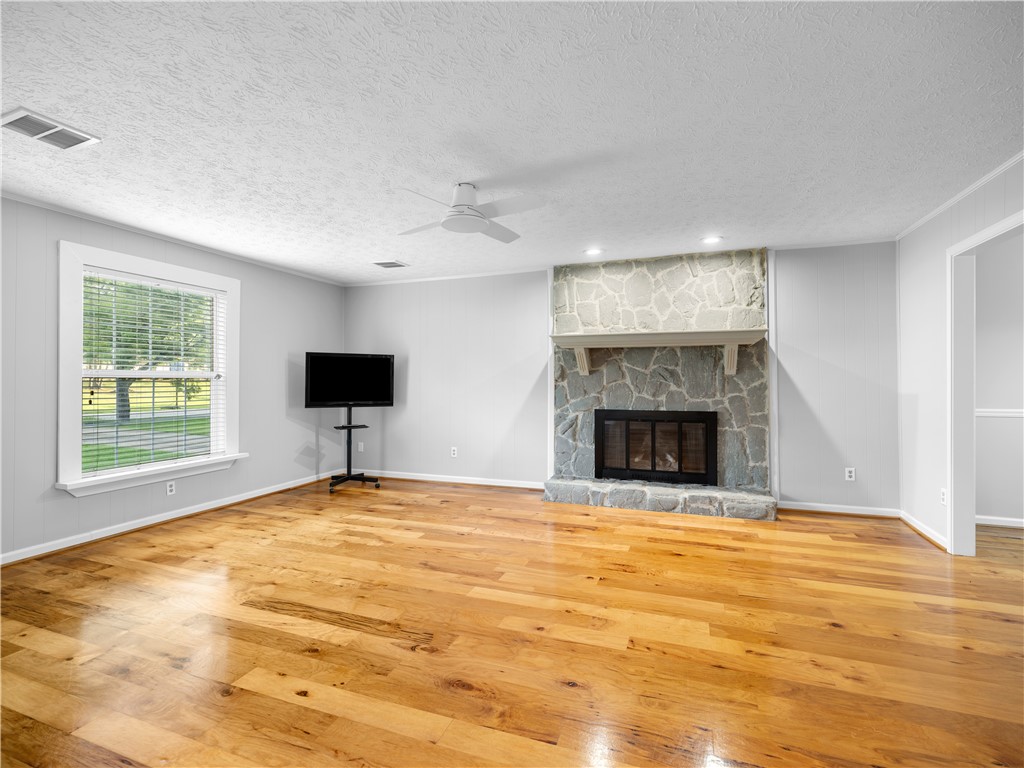 Opelika, Alabama 36801, United States, 3 Bedrooms Bedrooms, ,2 BathroomsBathrooms,Residential,Active,160931