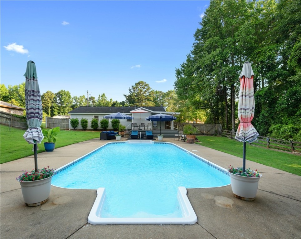 Opelika, Alabama 36801, United States, 3 Bedrooms Bedrooms, ,2 BathroomsBathrooms,Residential,Active,160931