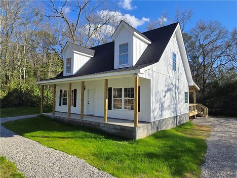 Photo of 415 PHILLIPS Avenue, Auburn, AL 36832 (MLS # 179108)
