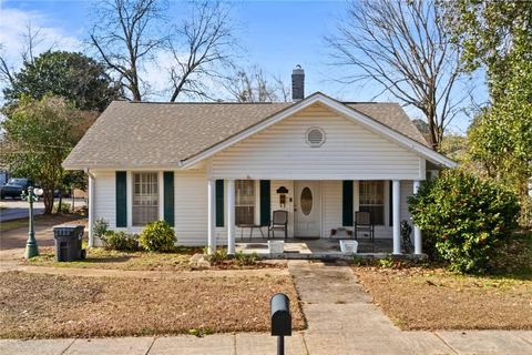 Photo of 330 S CENTRAL Avenue, Alexander City, AL 35010 (MLS # 178244)