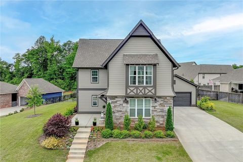 834 CLEAR SPRING Drive Auburn AL 36830