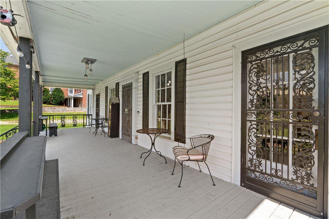 104 W BROAD Street