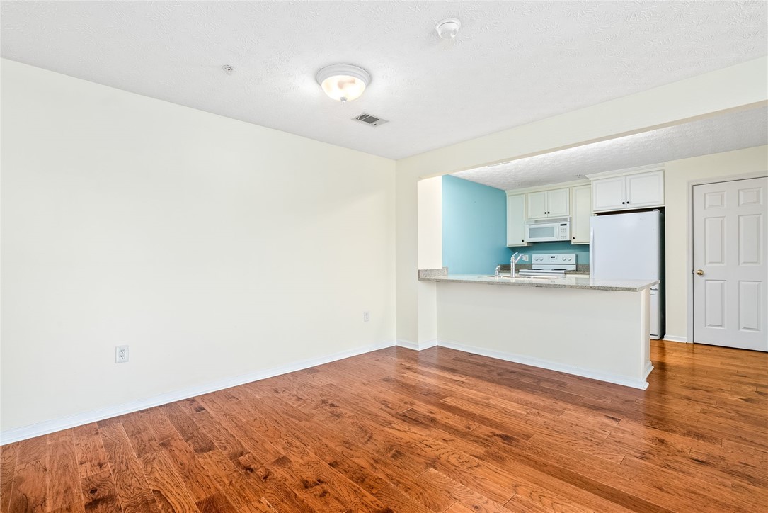 1114 S COLLEGE Street 5104