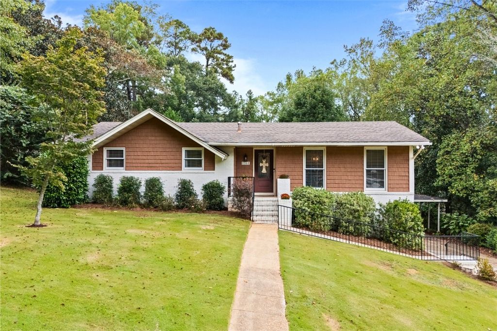 Photo of 1161 MCKINLEY Avenue, Auburn, AL 36830 (MLS # 177024)