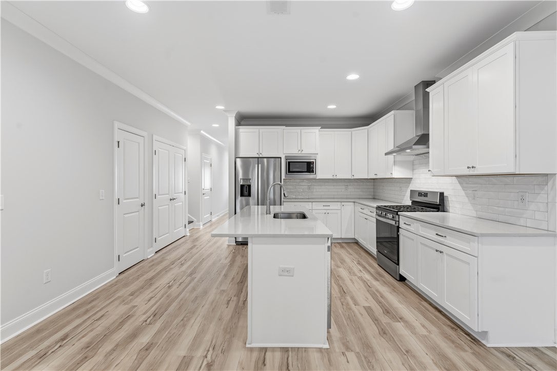544 CLOVERDALE Drive
