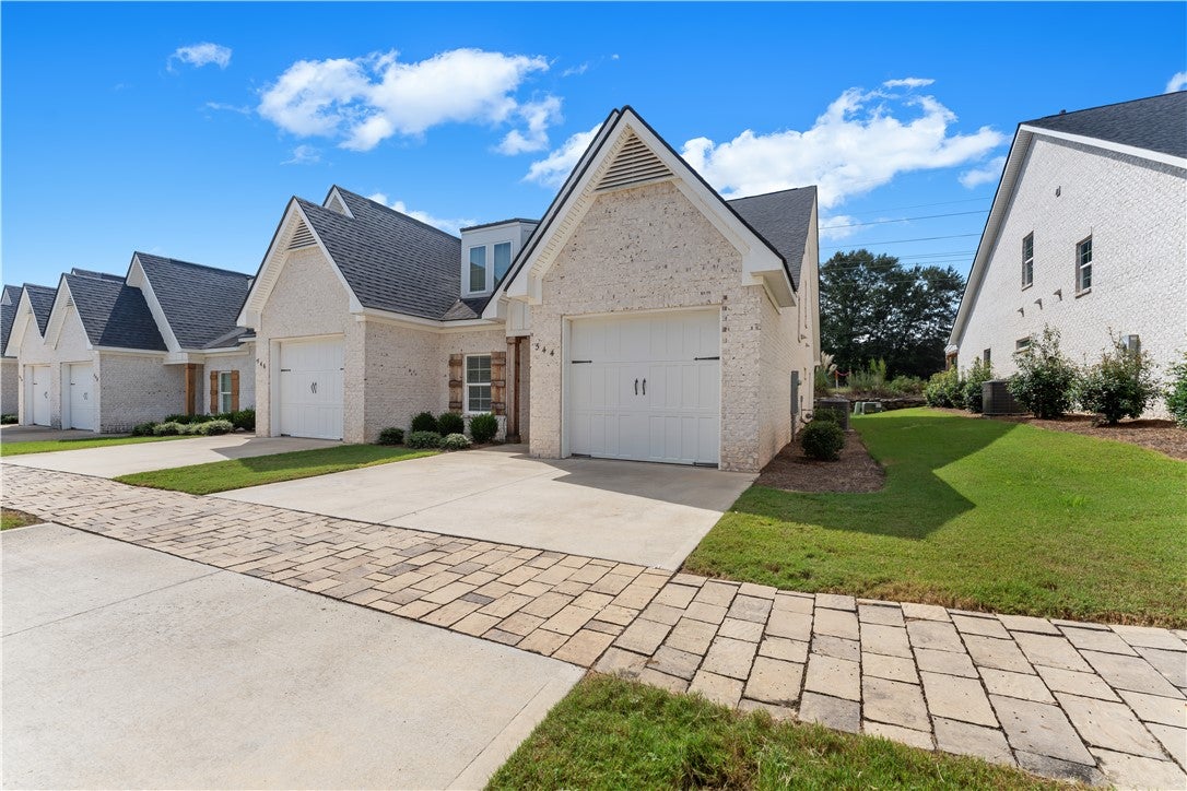 544 CLOVERDALE Drive