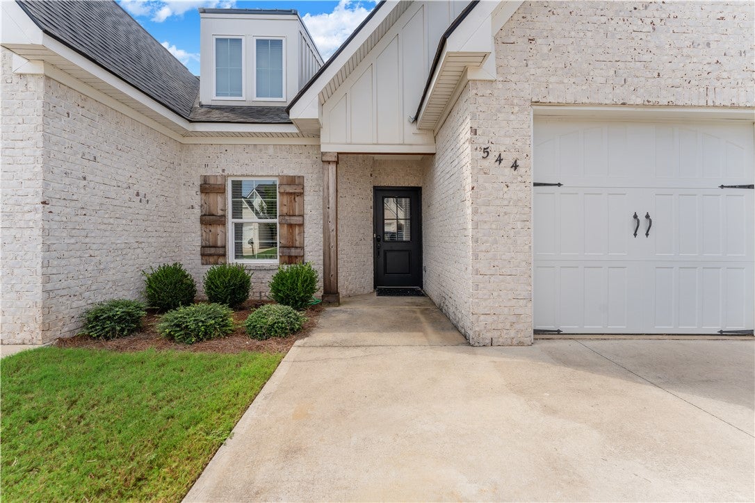 544 CLOVERDALE Drive