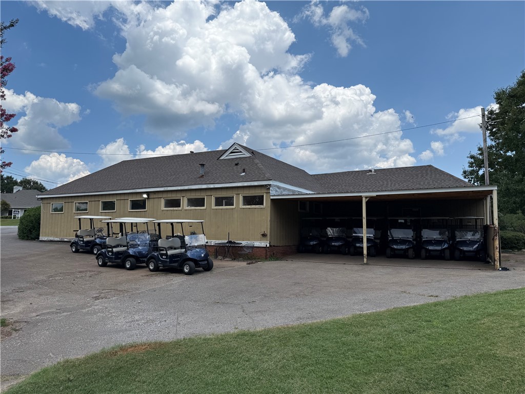 2001 COUNTRY CLUB Road