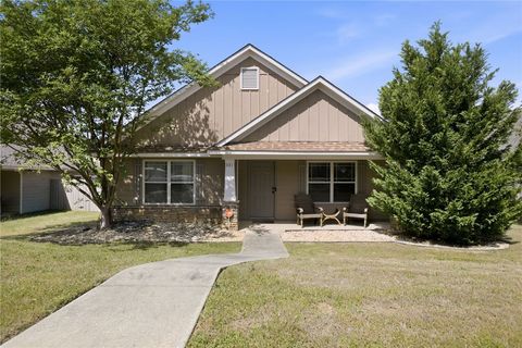 Photo of 331 FRONTIER Circle, Auburn, AL 36832 (MLS # 180154)