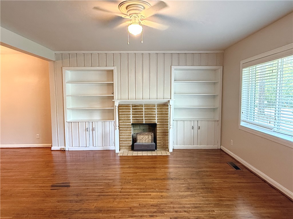 141/143 W DRAKE Avenue