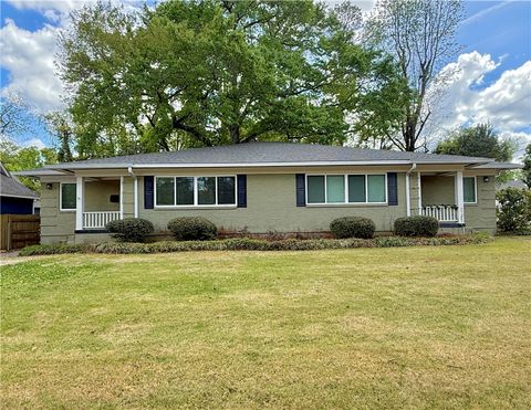 Photo of 141 W DRAKE Avenue, Auburn, AL 36830 (MLS # 179706)