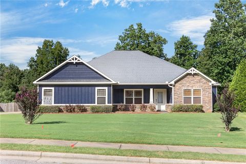 Photo of 2113 ROCKLEDGE Circle, Opelika, AL 36801 (MLS # 181491)