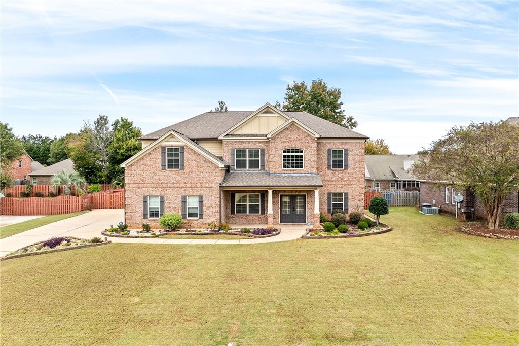Photo of 4006 ACADEMY Drive, Opelika, AL 36801 (MLS # 177349)