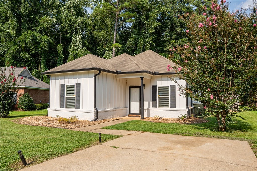 Photo of 724 ELLIS Street, Auburn, AL 36832 (MLS # 181626)