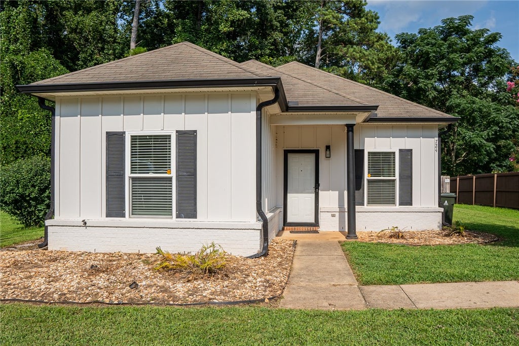 Photo of 724 ELLIS Street, Auburn, AL 36832 (MLS # 181626)