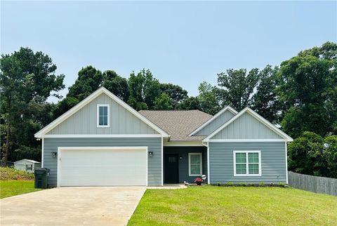 1057 COUNTY ROAD 553 Valley AL 36854